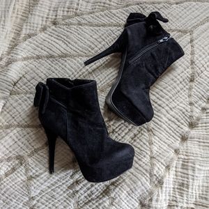 NWOT platform booties